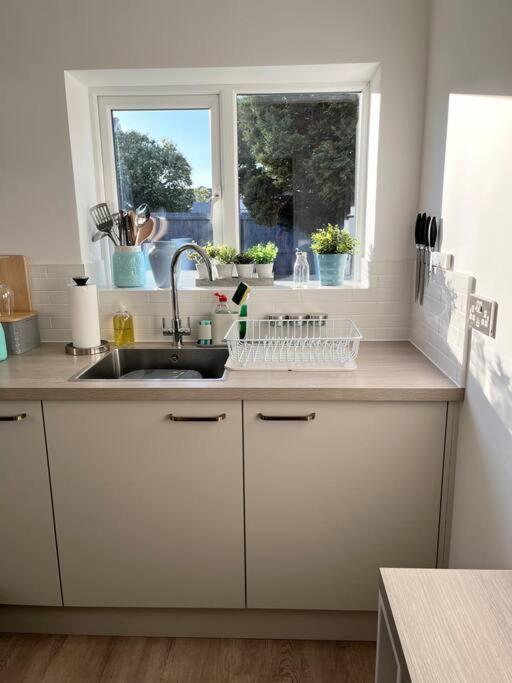 Beach Home With Garden, Close To New Forest Bournemouth Esterno foto